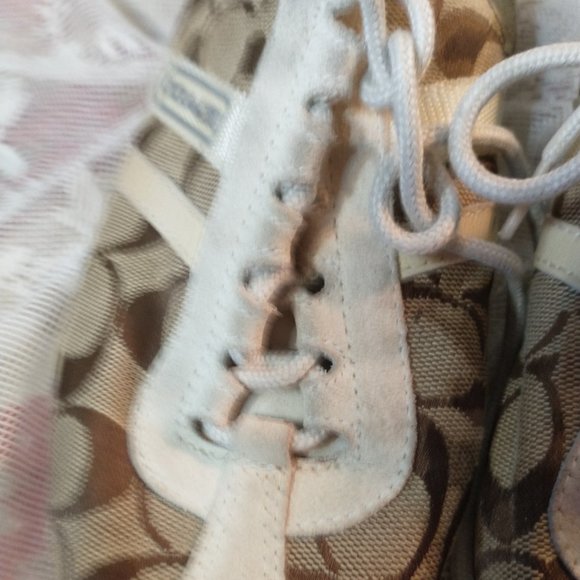 SALE...Coach Katelyn signature C tie up sneakers gold & cream sz 7W - Picture 3 of 5